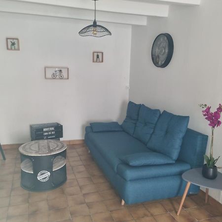 Jolie Petite Maison Dans Village Fortifie Brigueuil Zewnętrze zdjęcie