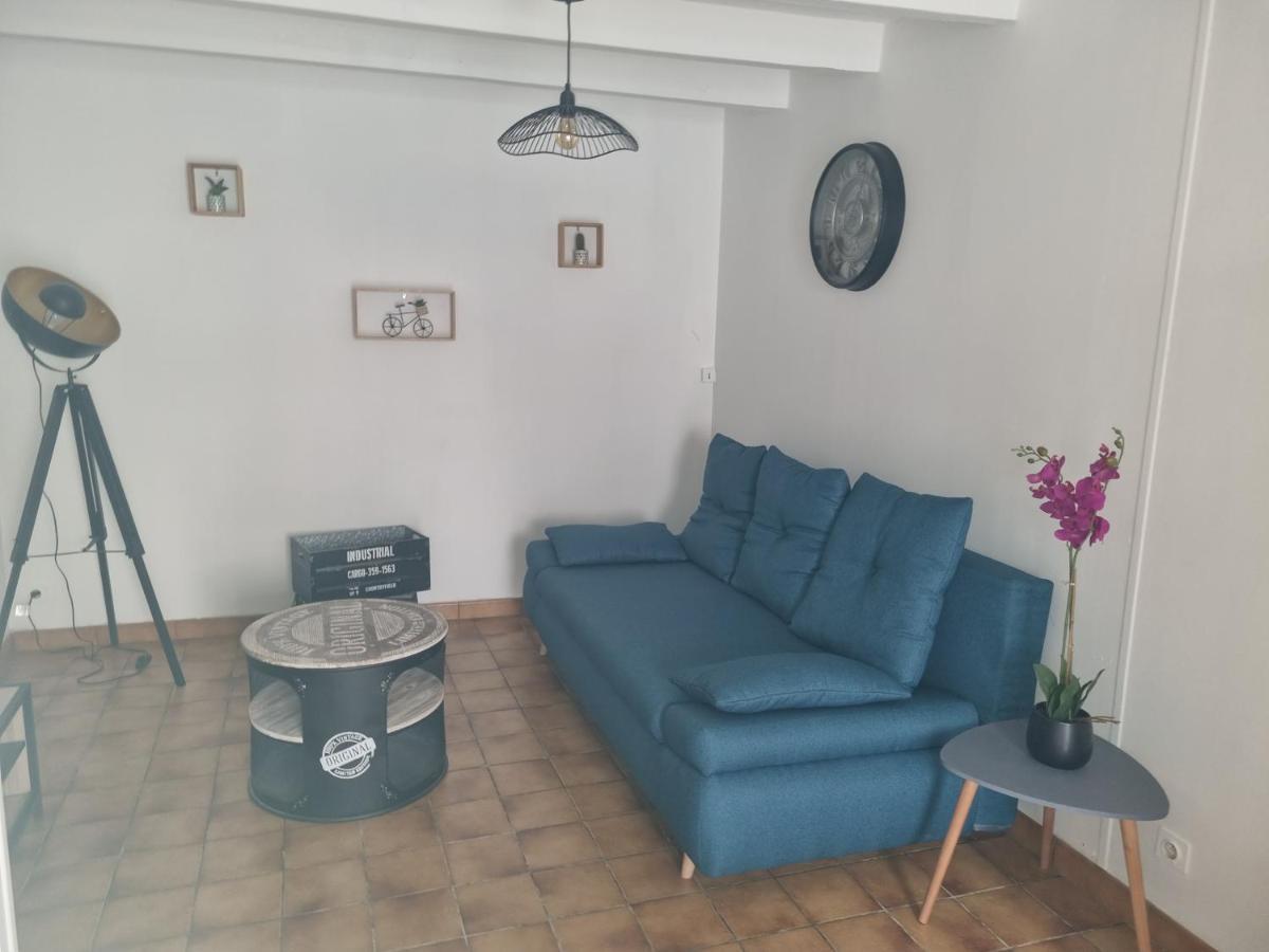 Jolie Petite Maison Dans Village Fortifie Brigueuil Zewnętrze zdjęcie