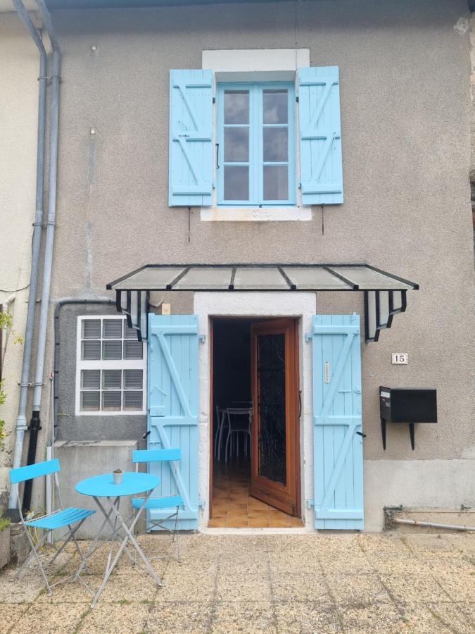 Jolie Petite Maison Dans Village Fortifie Brigueuil Zewnętrze zdjęcie