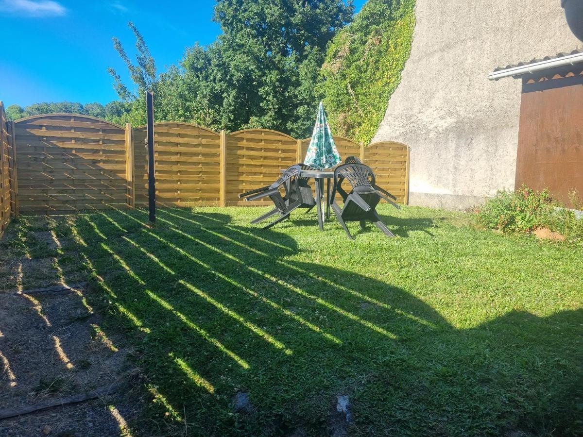 Jolie Petite Maison Dans Village Fortifie Brigueuil Zewnętrze zdjęcie